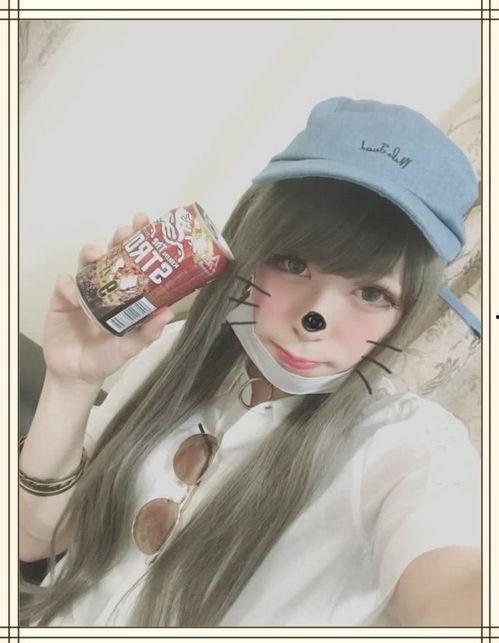 小千禧吃瓜变装视频,趣味横生短视频走红网络