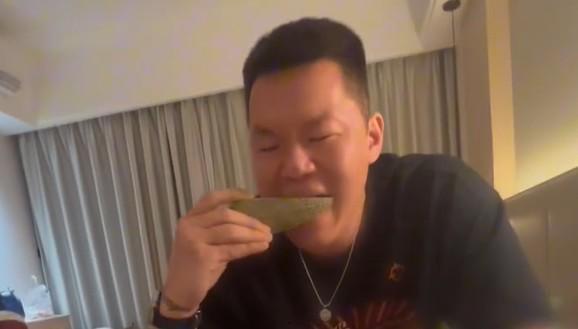 吃瓜的时候的视频,揭秘娱乐圈幕后故事