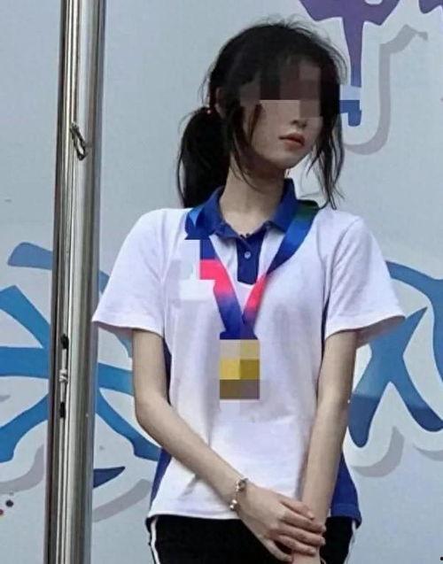 吃瓜闺蜜拍视频的是谁呀,吃瓜闺蜜拍视频背后的神秘人物