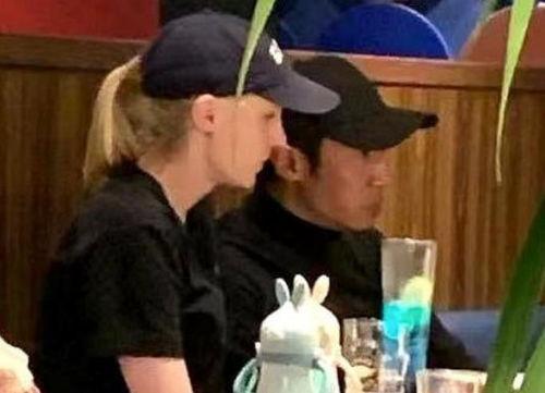 一家四口吃瓜事件真相视频,揭秘背后惊人内幕