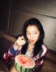 丫头晚上吃瓜视频大全,揭秘热门视频大盘点