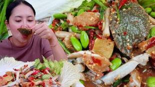 美女吃辣酱蟹瓜图片视频,美女挑战美食极限，视觉盛宴来袭！