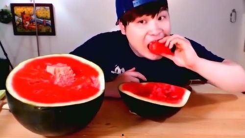 吃瓜流口水视频,揭秘热门吃瓜视频背后的魅力